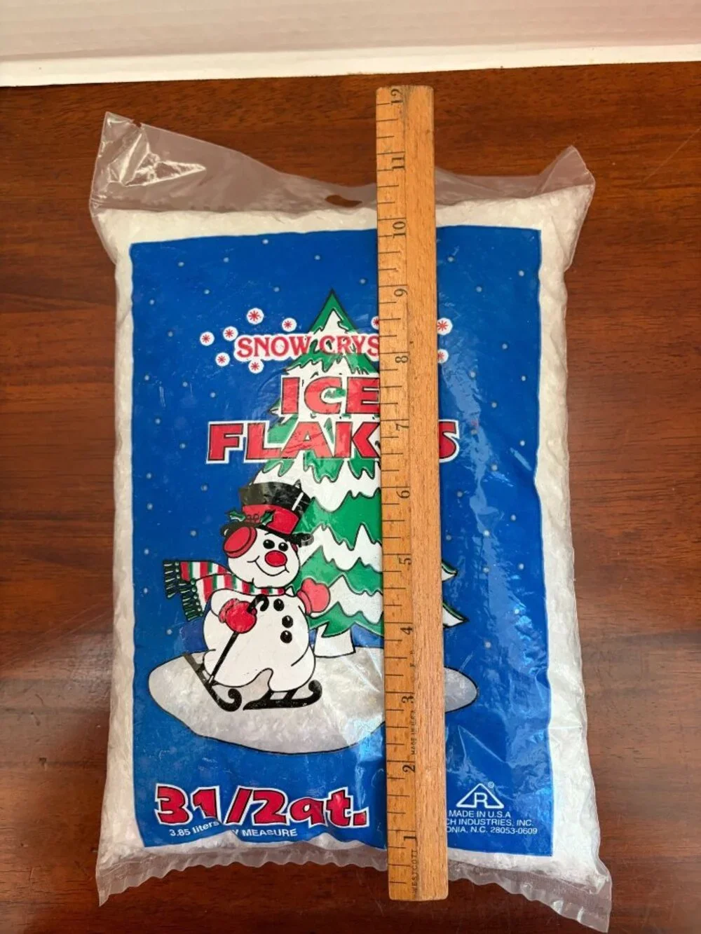 Vintage 3 1/2 Quarts Snow Crystal Ice Flakes, 1980's